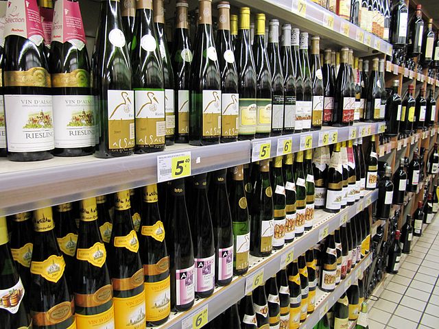 640px-Alsatian_wines_in_a_supermarket.jpg