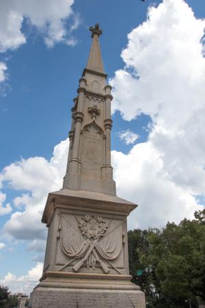 Charlottesville-AthensConfederateMonument-NicloleAdamson.jpg