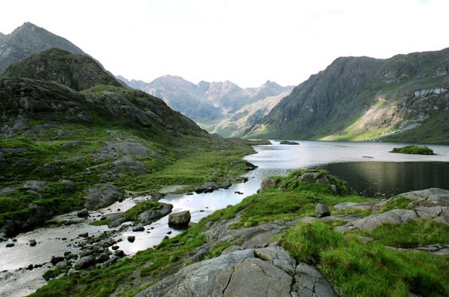 Cuillin-mountains-scotland-backside.jpg